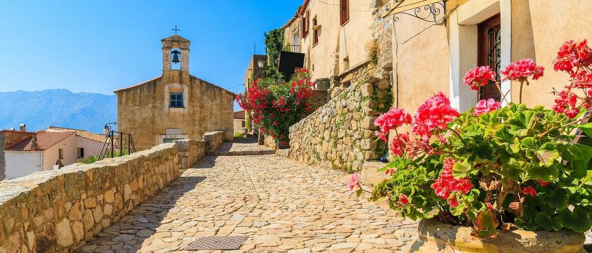 Voyage Corse village typique et église