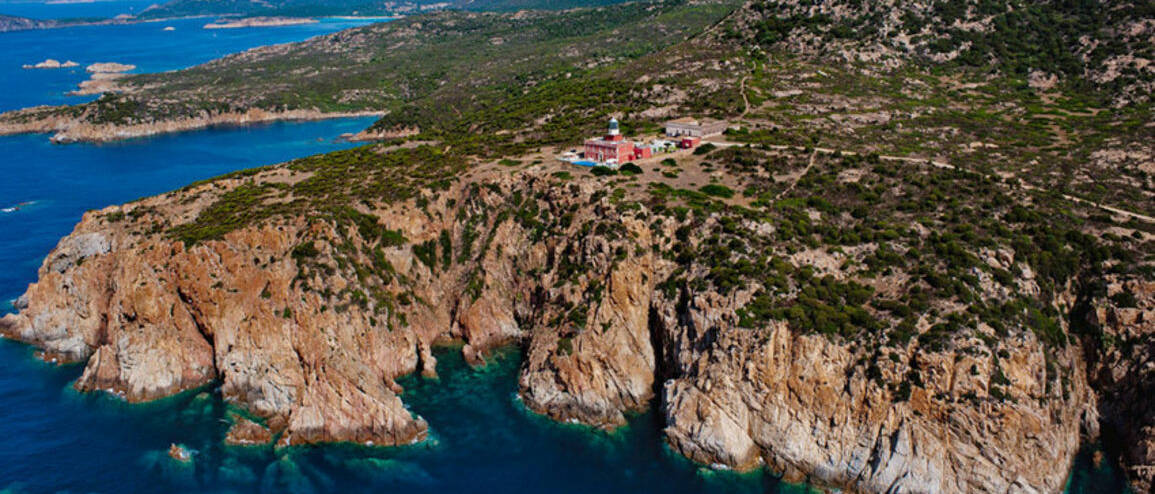 Séjour en Sardaigne paysage phare privatisé