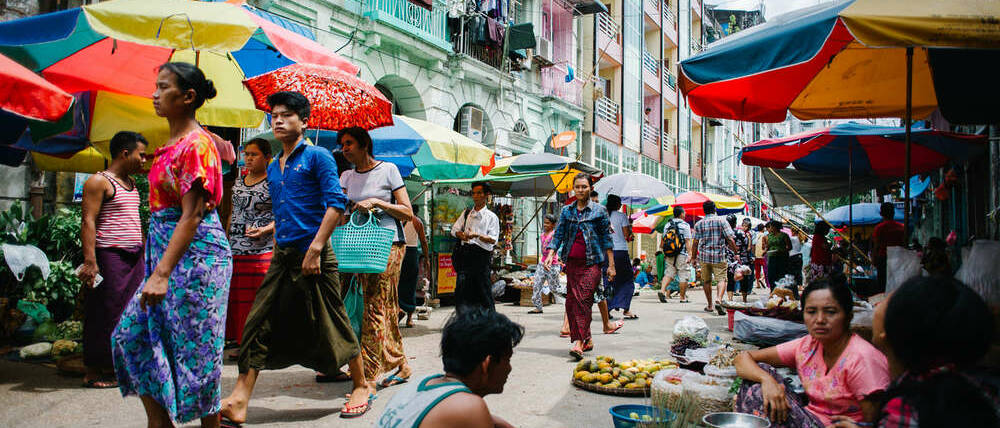 Voyage en Birmanie Myanmar rue animée Yangon