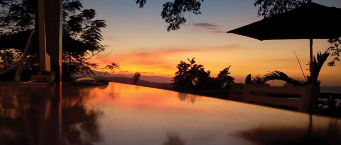 Voyage Jamaïque en hôtel de charme avec piscine vue du soleil couchant