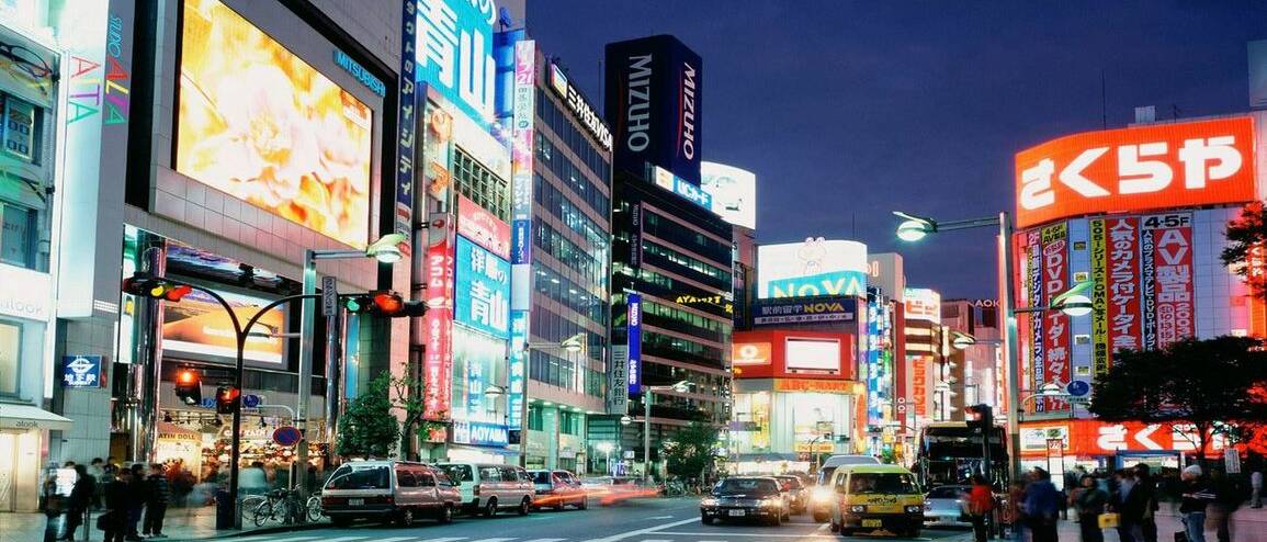 Voyage Japon rue animée à Tokyo