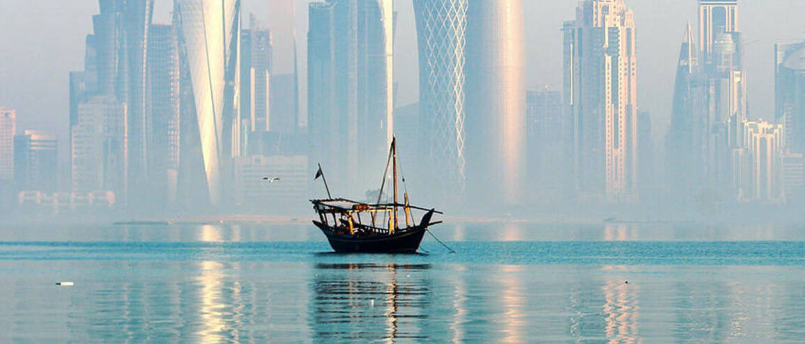 Voyage Qatar sortie en mer devant les tours à Doha
