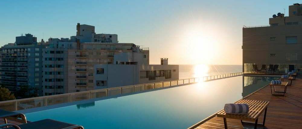 Voyage Uruguay Montevideo piscine hôtel contemporain