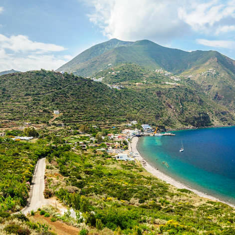 Voyage à Filicudi Iles Eoliennes vue aérienne