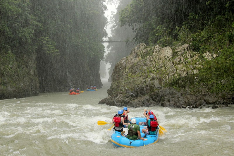 Partir en voyage et faire du rafting au Costa Rica avec Voyage Bohème Chic